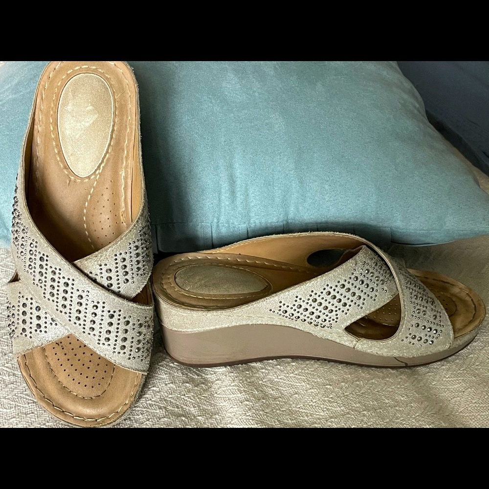 Beautiful Comfy Wedge